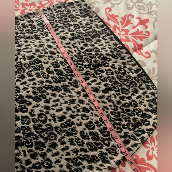 Vince Camuto Leopard Print Straight Pencil Skirt - Picture 7 of 10